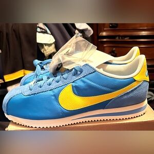 Men’s size 9 Nike Cortez TXT Light Photo Blue Sail Muslin Lightning sneakers